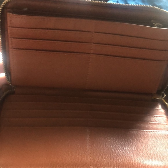 Kenneth Cole wallet - Picture 2 of 5